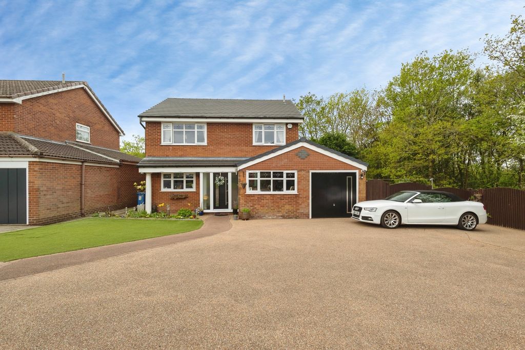 4 bed detached house for saleLincoln Close, Ashton-Under-Lyne, Lancashire OL6