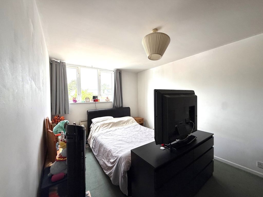 Additional image 7 of 2 bed flat for saleThe Tower Centre Alvescot Road, Carterton, Oxfordshire OX18