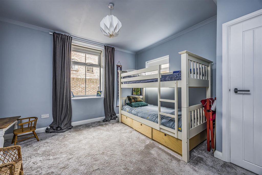 Additional image 7 of 2 bed flat for saleQueen Street, Emsworth PO10