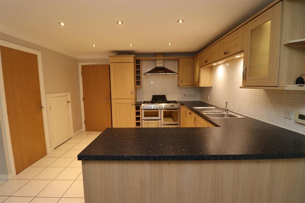 Additional image 2 of 3 bed property for saleTurner Close, Brough HU15
