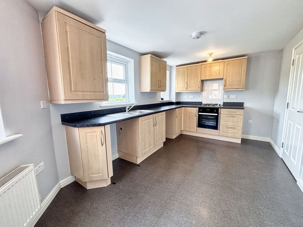 2 bed flat for saleLongacres, Bridgend CF31 photo 2