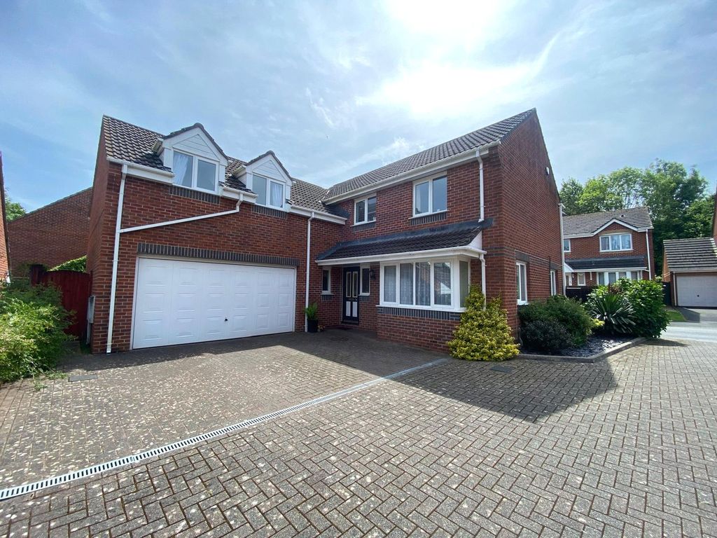 5 bed detached house for saleFairacre Avenue, Barnstaple, Devon EX32