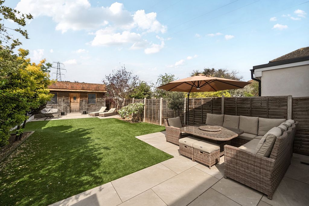 Additional image 16 of 4 bed semi-detached house for salePenhill Road, Bexley, Kent DA5