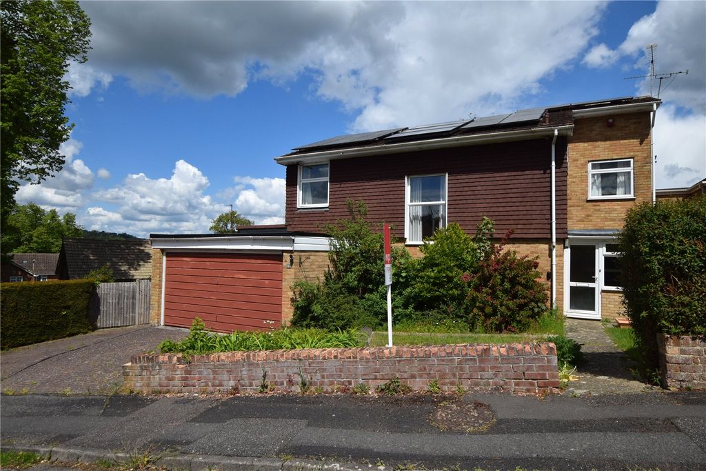 4 bed detached house for saleBalmoral Close, Alton, Hampshire GU34