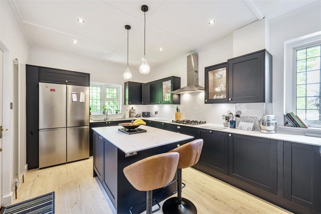 Additional image 2 of 3 bed flat for saleWinkworth Place, Banstead SM7