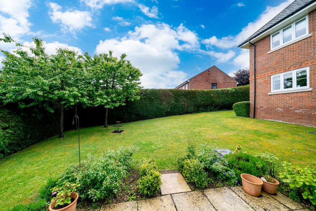 Additional image 15 of 2 bed flat for saleChesham Road, Berkhamsted HP4