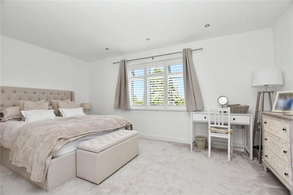 Additional image 9 of 4 bed semi-detached house for saleHaslemere Road, Bexleyheath DA7