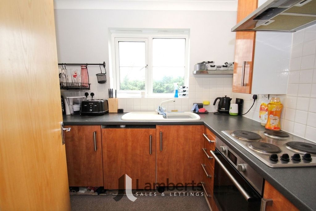 Additional image 4 of 2 bed flat for saleYeomans Close, Astwood Bank B96