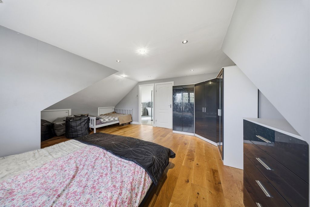 Additional image 8 of 5 bed semi-detached bungalow for saleHadley Road, Belvedere DA17