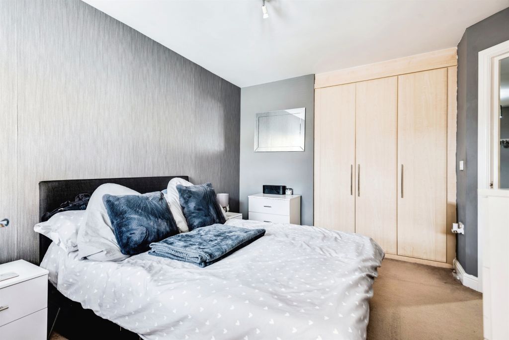 Additional image 6 of 2 bed flat for saleFlax Crescent, Carterton OX18