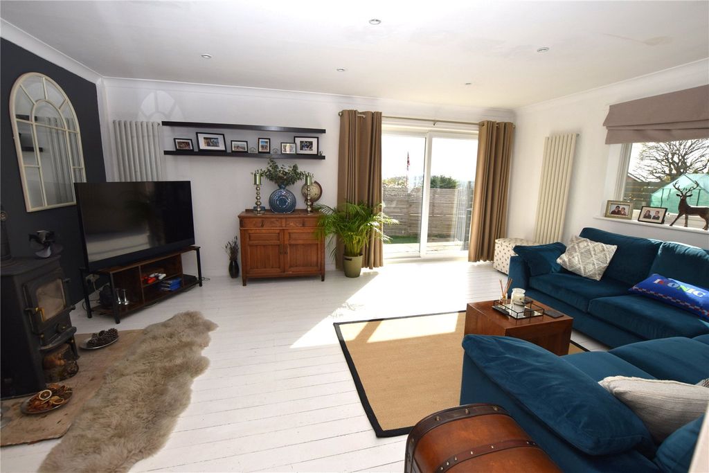 Additional image 2 of 4 bed detached house for saleGrebe Close, Alton, Hampshire GU34