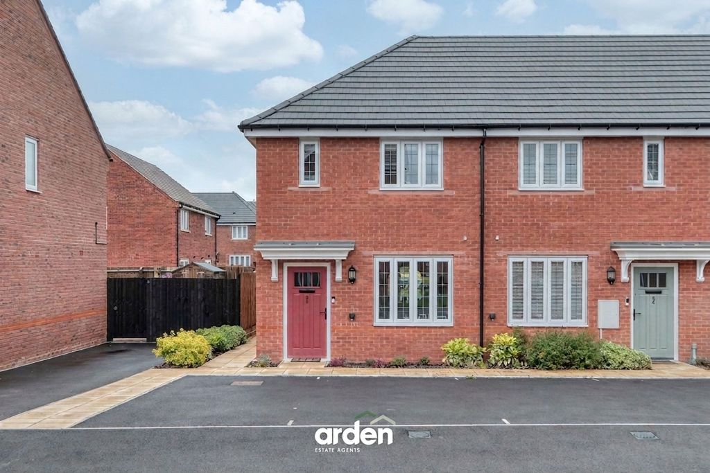 2 bed end terrace house for salePayne Drive, Alcester B49