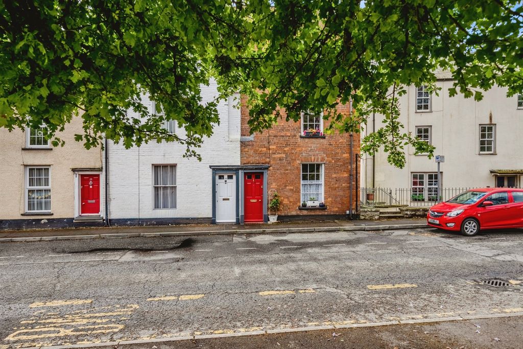 3 bed end terrace house for saleSt. Ann Street, Chepstow NP16