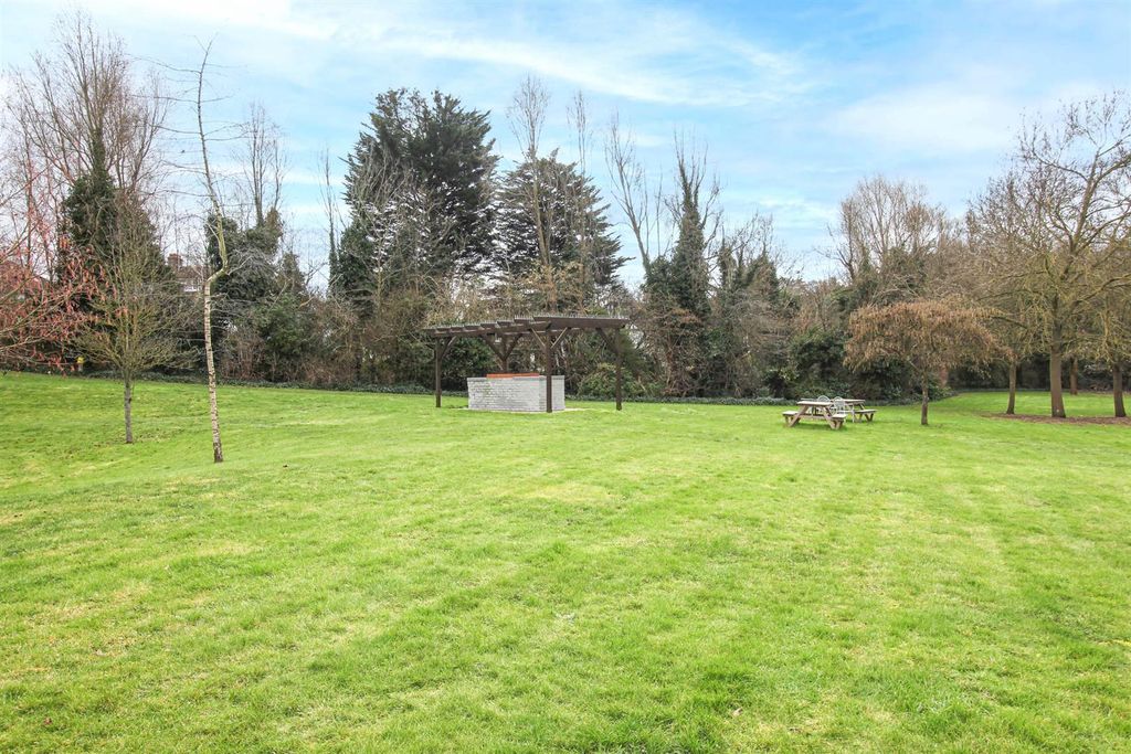 Additional image 22 of 2 bed flat for saleEpping New Road, Buckhurst Hill IG9