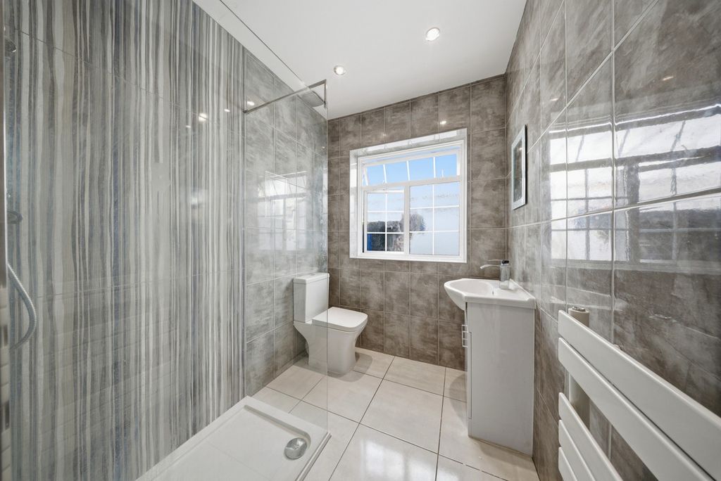 Additional image 12 of 5 bed semi-detached bungalow for saleHadley Road, Belvedere DA17