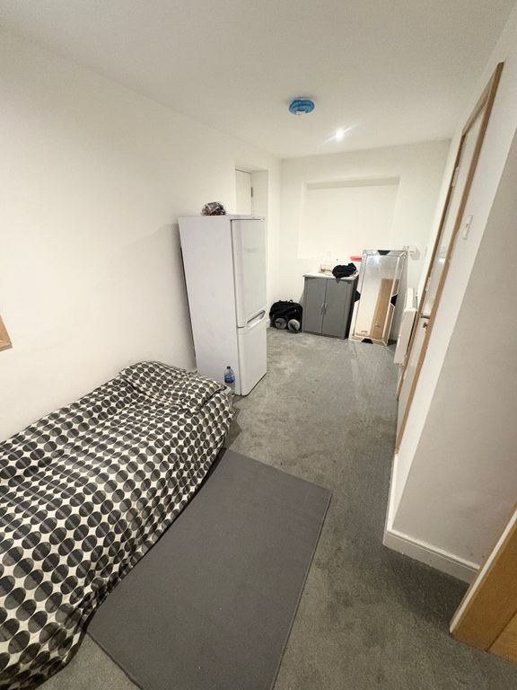 Additional image 7 of 3 bed flat for saleAshburnham Road, Bedford, Bedfordshire MK40