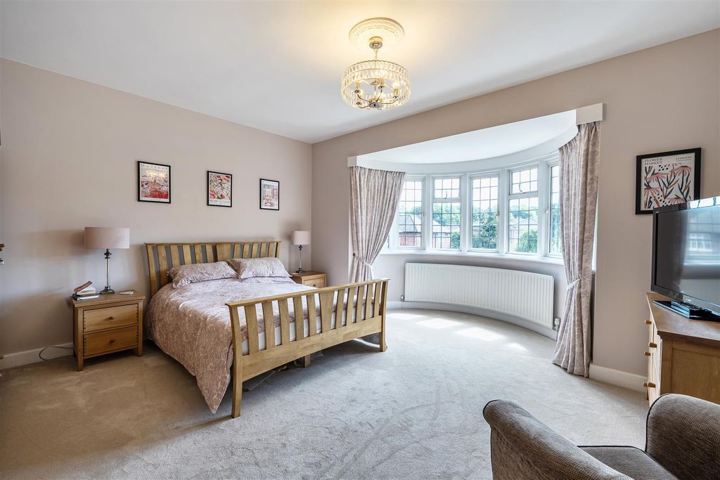Additional image 4 of 3 bed flat for saleWinkworth Place, Banstead SM7