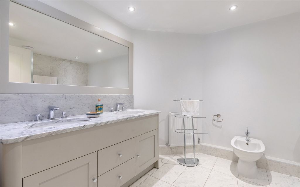 Additional image 14 of 3 bed flat for saleSuffolk Road, Altrincham, Cheshire WA14