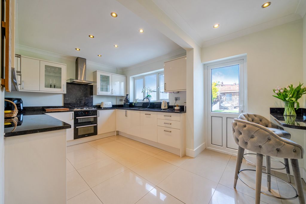 Additional image 2 of 4 bed semi-detached house for salePenhill Road, Bexley, Kent DA5