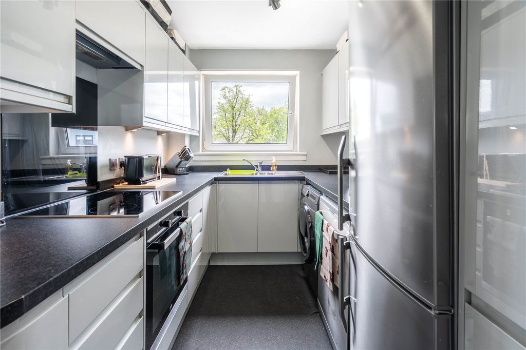 Additional image 7 of 2 bed flat for sale11 Barnton Court, Barnton, Edinburgh EH4