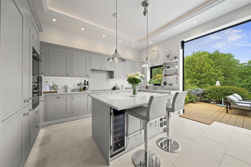 Additional image 4 of 4 bed semi-detached house for saleManor House Gardens, Abbots Langley WD5