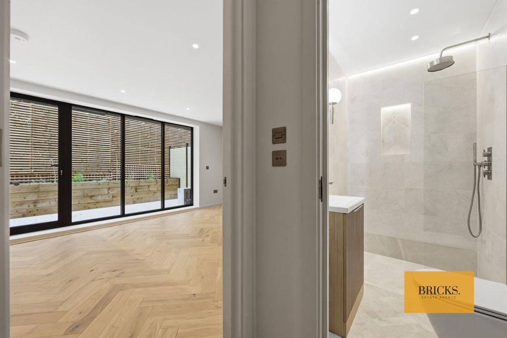 Additional image 10 of 1 bed flat for saleBuckhurst Mews, Queens Road, Buckhurst Hill IG9