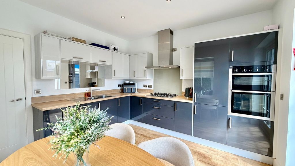 Additional image 8 of 3 bed semi-detached house for sale19 Hillhead Road, Tornagrain, Inverness IV2