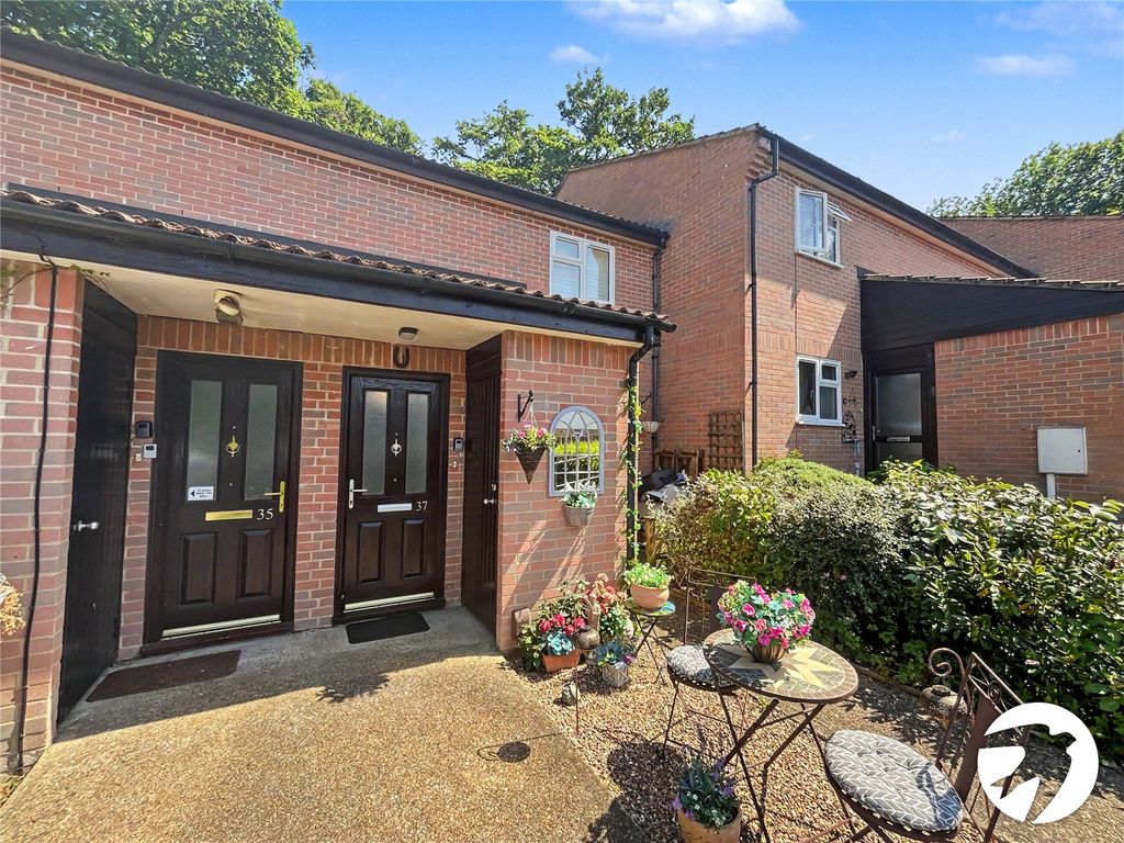 1 bed flat for saleSultan Road, Chatham, Kent ME5