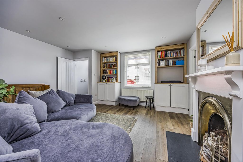 Additional image 10 of 2 bed flat for saleQueen Street, Emsworth PO10