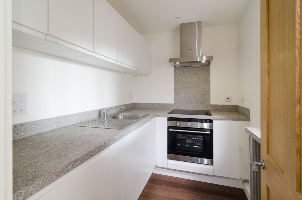 Studio for saleLong Acre, Bath BA1 photo 2