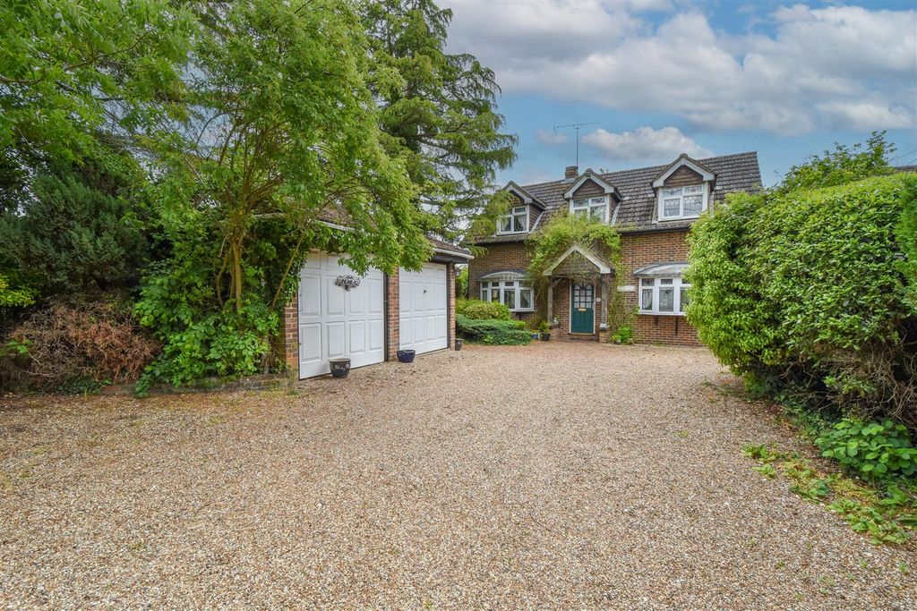 3 bed detached house for saleFrog Street, Kelvedon Hatch, Brentwood CM15