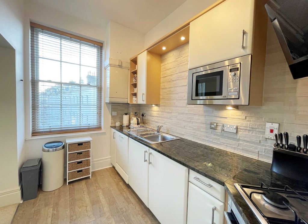 3 bed flat for saleTemple Heights, Windlesham Road, Brighton BN1 photo 4