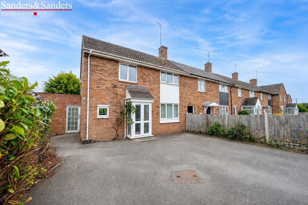 3 bed terraced house for saleHertford Road, Alcester B49