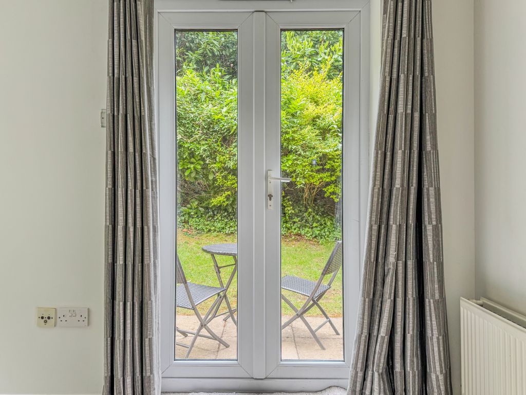 Additional image 5 of 2 bed flat for saleFrost House, Chesham Road, Berkhamsted HP4