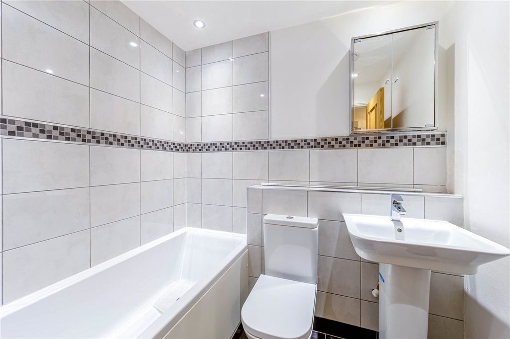 Additional image 5 of 2 bed flat for saleChesham Road, Berkhamsted HP4