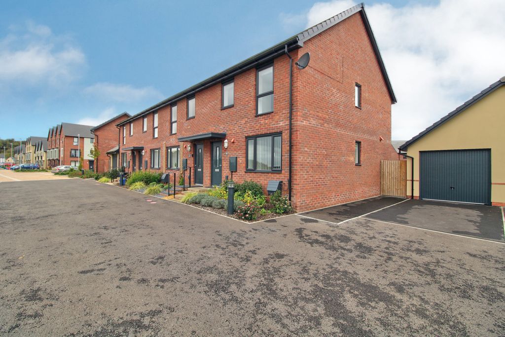 3 bed end terrace house for saleTallards View, Chepstow NP16