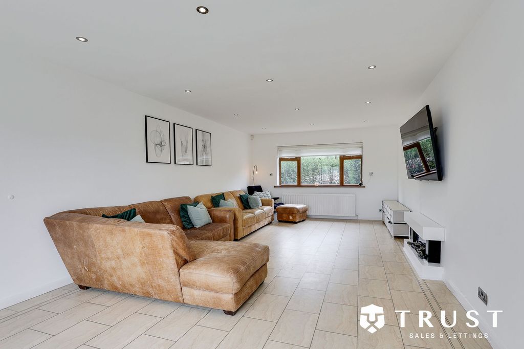 Additional image 5 of 3 bed detached house for saleMill Lane, Batley WF17