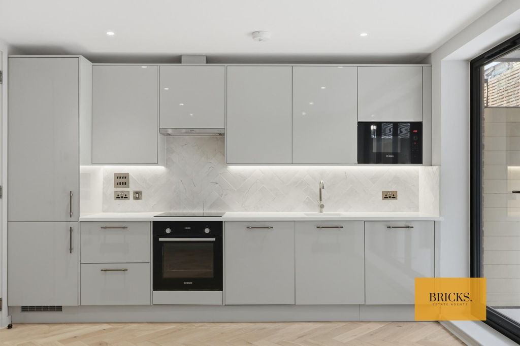 Additional image 7 of 1 bed flat for saleBuckhurst Mews, Queens Road, Buckhurst Hill IG9