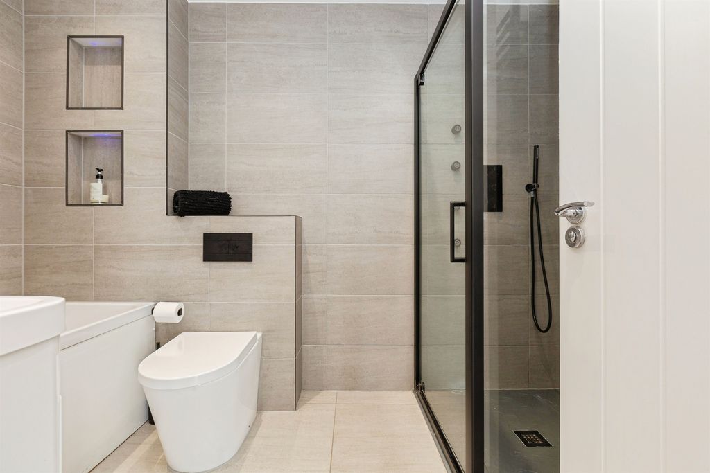 Additional image 12 of 2 bed penthouse for saleGreat Western Street, Aylesbury HP20