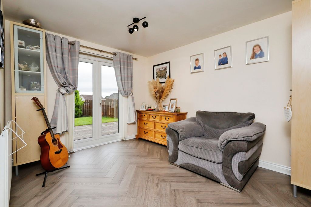5 bed detached house for saleLinkwood Road, Airdrie ML6 photo 4