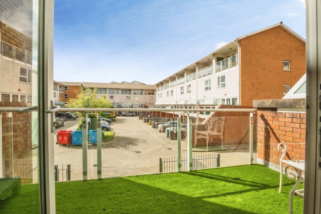 3 bed town house for saleTaliesin Court, Chandlery Way, Cardiff CF10