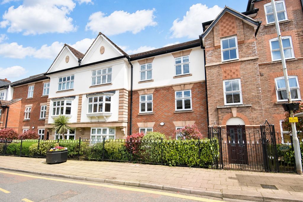 2 bed flat for saleChapel Road, Alderley Edge SK9