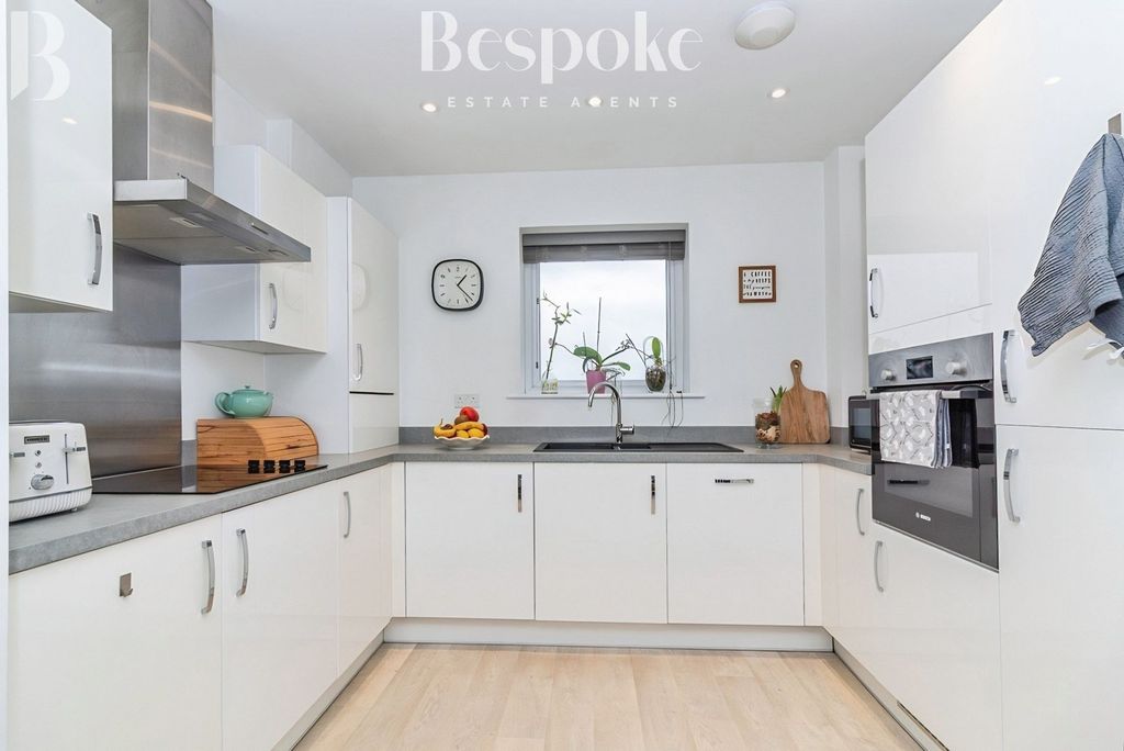 Additional image 12 of 1 bed flat for saleBolton Drive, Shinfield RG2