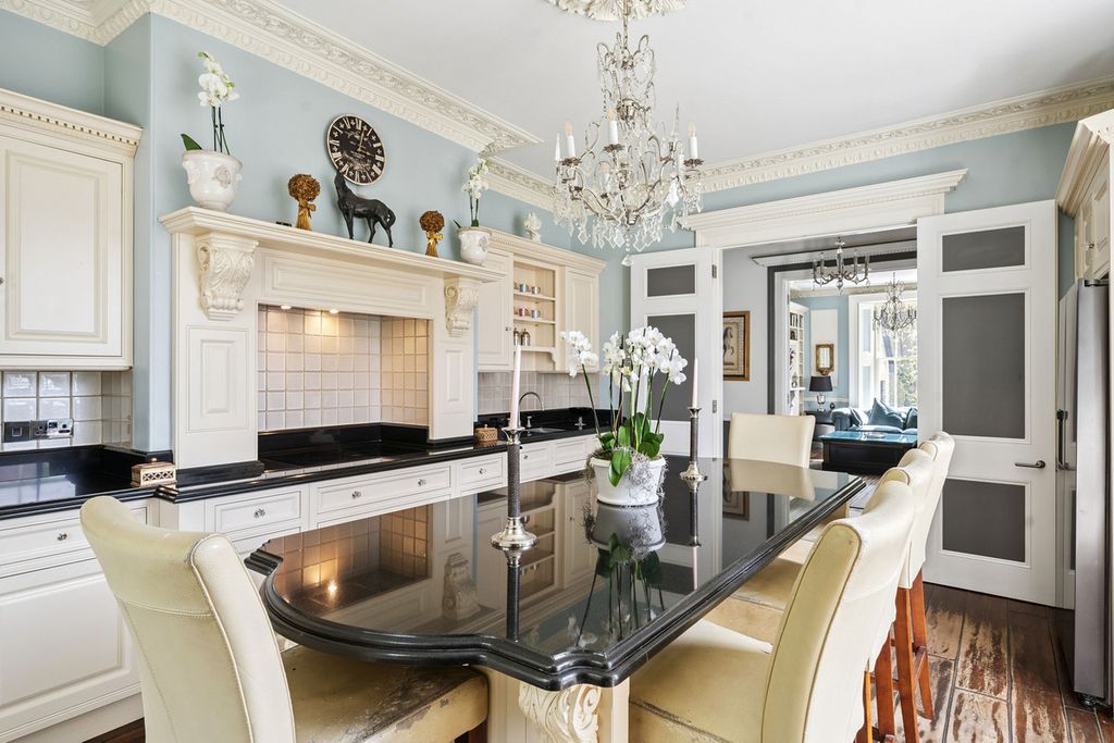Additional image 8 of 6 bed detached house for saleChurchfields, Broxbourne EN10