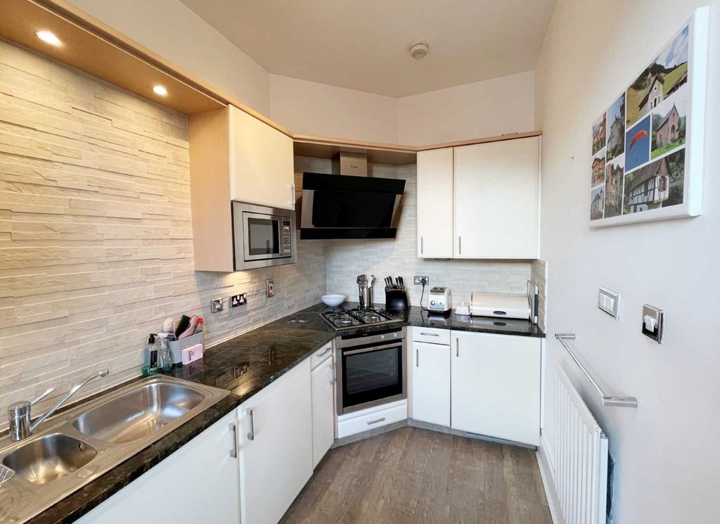 3 bed flat for saleTemple Heights, Windlesham Road, Brighton BN1 photo 3