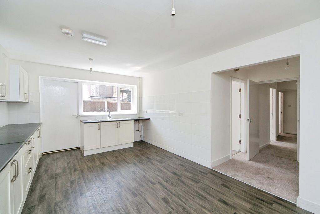 Additional image 10 of 3 bed flat for saleMostyn Road, Colwyn Bay, Conwy LL29