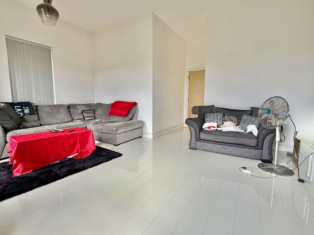 2 bed flat for saleLowbridge Walk, Bilston WV14 photo 3
