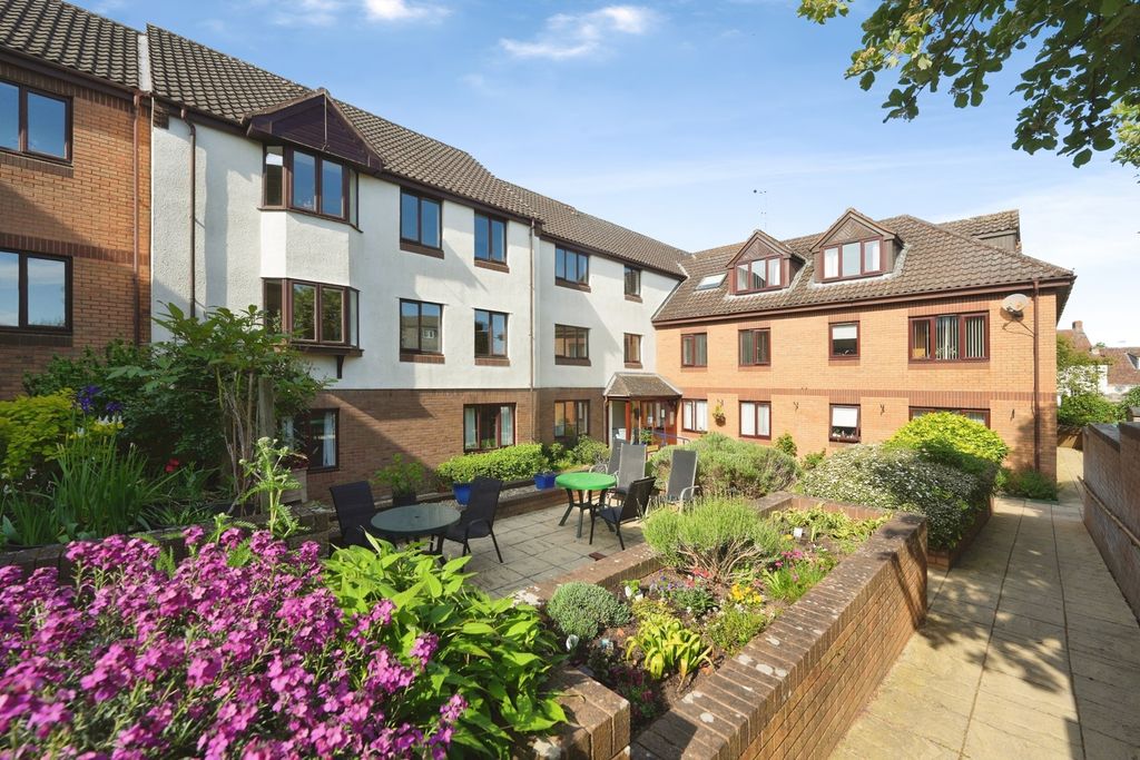 2 bed flat for saleTanners Court, Thornbury BS35