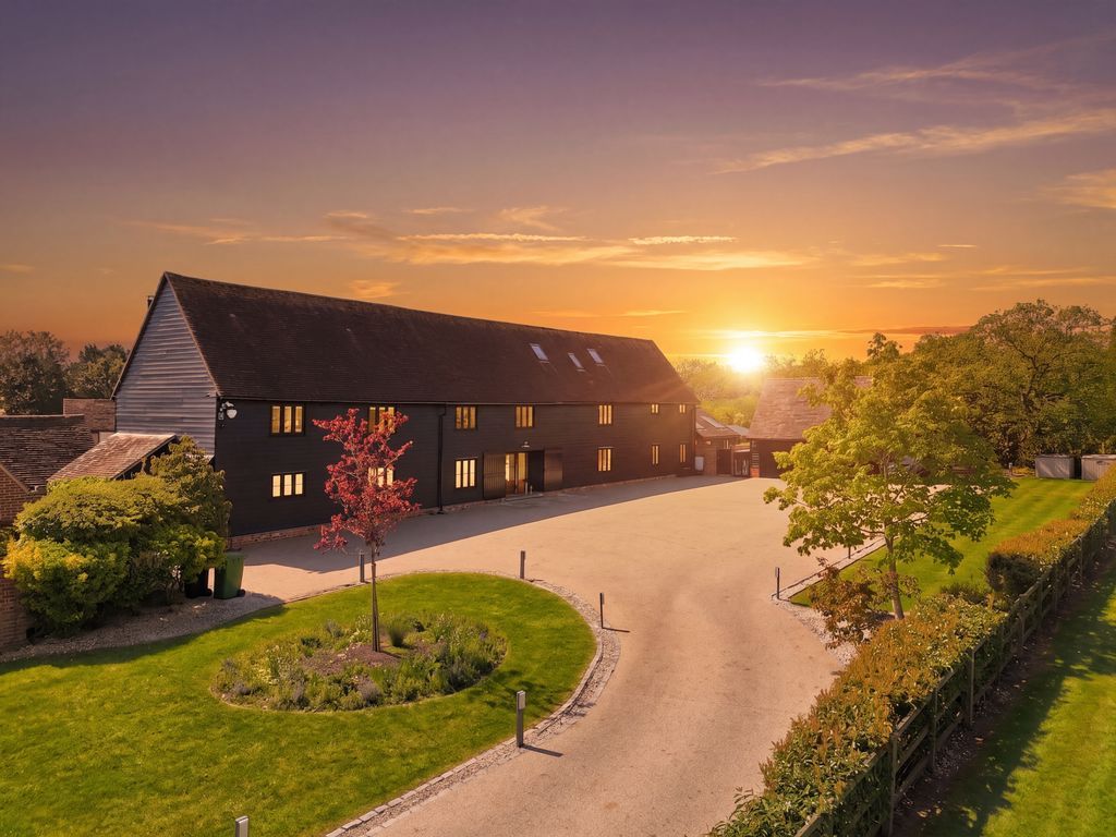 5 bed barn conversion for saleThe Barn, Church Street, Billericay CM11
