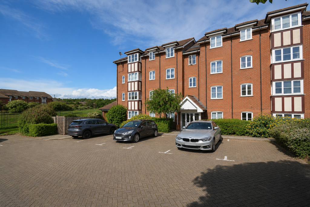 2 bed flat for saleVancouver Road, Broxbourne EN10